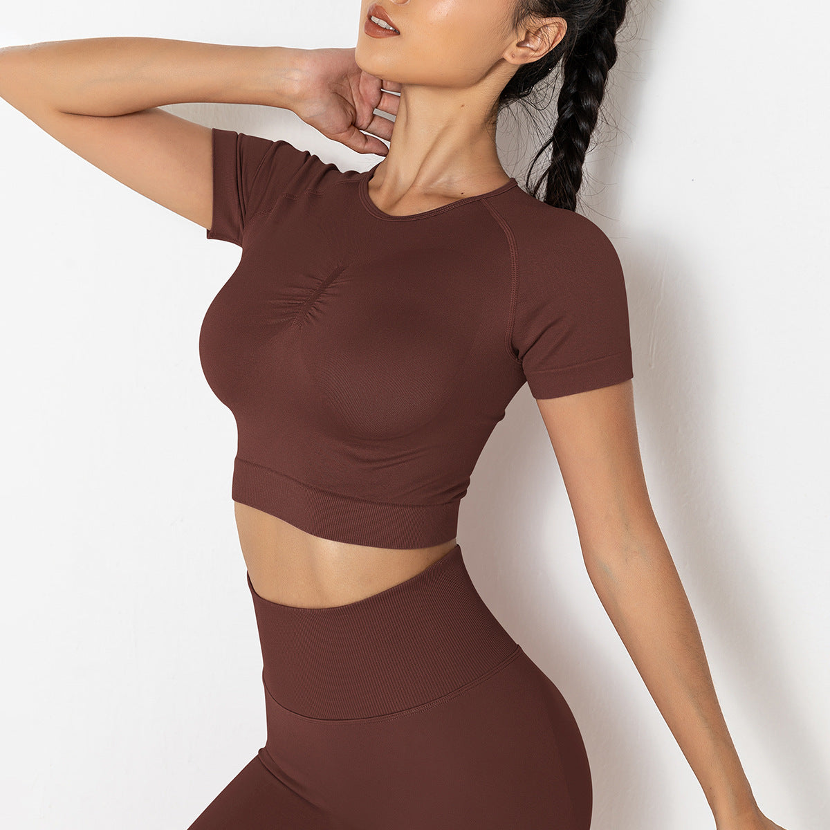 Seamless Short-Sleeve Yoga Top for Style & Performance - NEOFORMA APPAREL